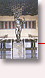 Domstolens entréhall – Skulpturen ”Bronsålder” av den franska skulptören Auguste Rodin – I bakgrunden syns trägravyren ”Areopag” av den tyska konstnären HAP Grieshaber