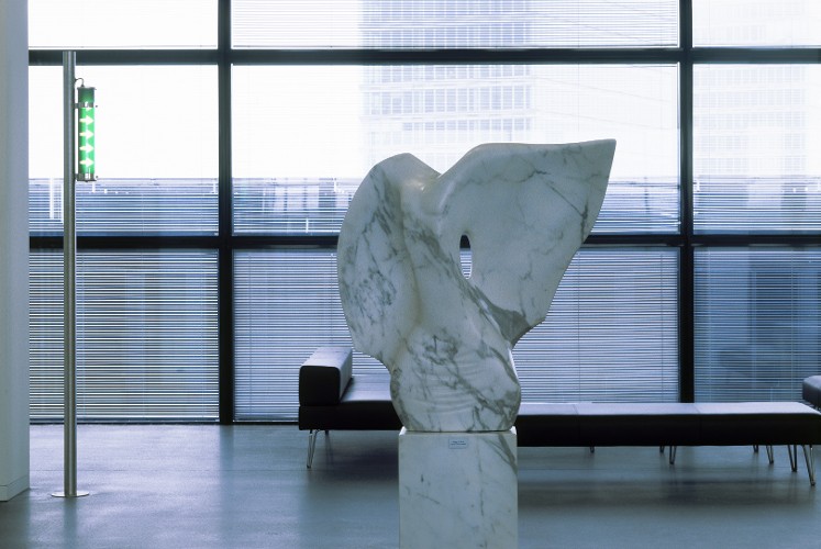 Permanent loan / Luxembourg / 1995 ǀ White Carrara marble | 120 x 115 x 30 cm | Title translated (EN) - Winged genius – Daedalus