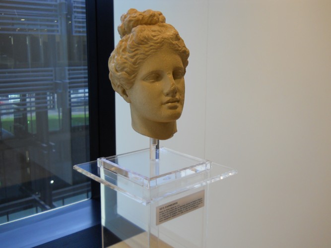 Gift / Cyprus / 2012 | Plaster and polyester | 40 x 20 x 22 cm