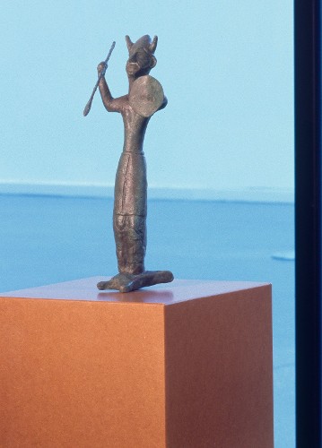 Gift / Κυπριακό Μουσείο - Λευκωσία (CY) / 2012 | Polyester | 36 x 12,5 x 17 cm